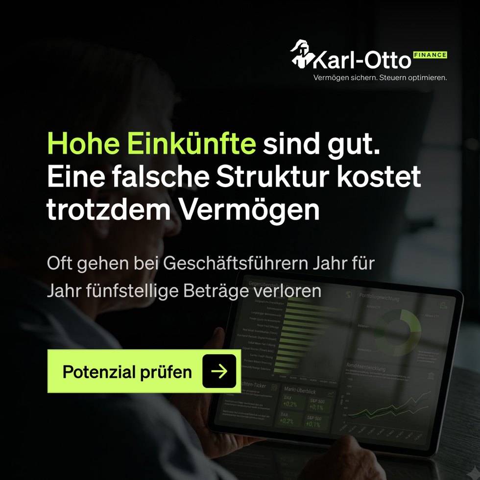 Finanz-Anzeige ohne erkennbares Gesicht — dunkle Kulisse mit Tablet-Dashboard